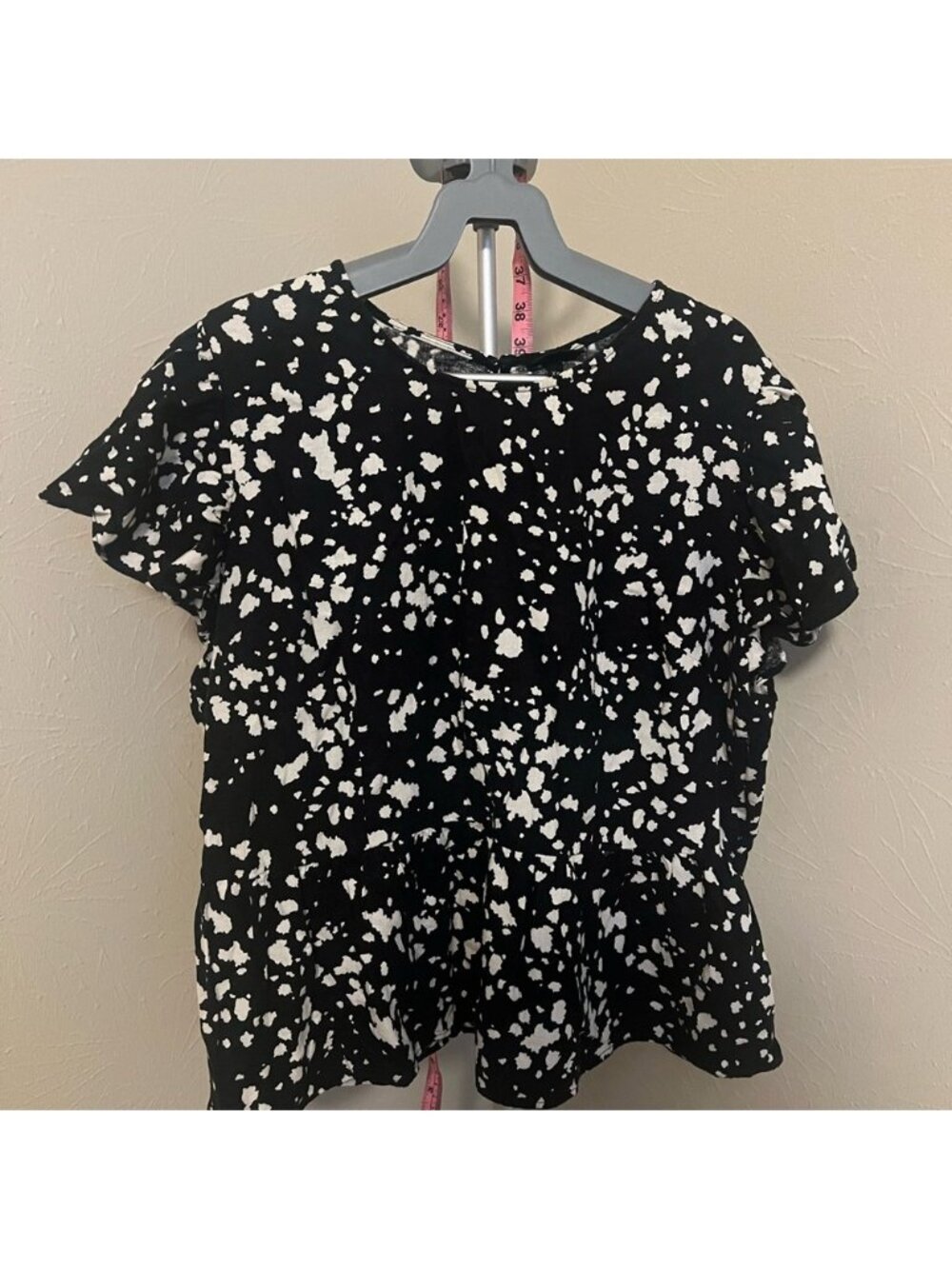 Who What Wear Linen Blend Black and Cream Ruffled Short Sleeve Blouse (XXL)